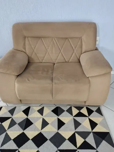 Sofá de dois lugares 