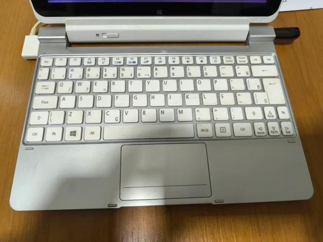 Base do teclado e fonte Acer Iconia W510
