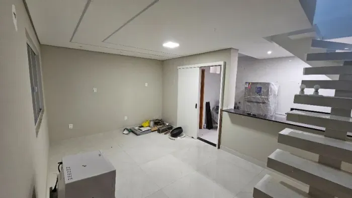 ALUGO EXCELENTE CASA TODA REFORMADA DOIS QUARTOS PRÓXIMO PREZUNIC DE CAMPO GRANDE