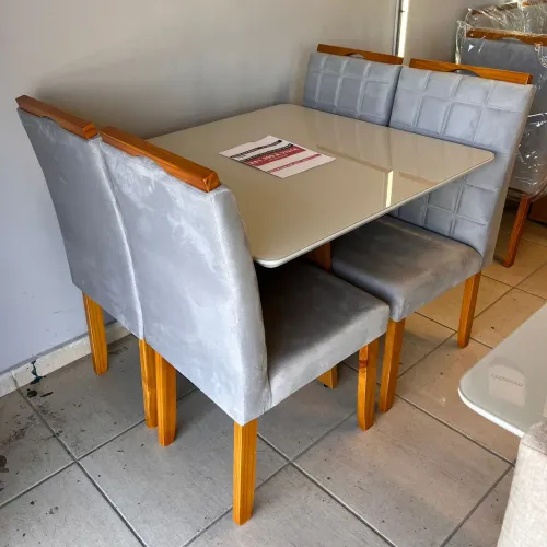 MESA DE JANTAR PEQUENA + 4 CADEIRAS