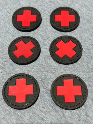 [novo] Patch Cruz Vermelha Primeiros Socorros Emborrachado (4.5 cm) Velcro Paintball ( X )