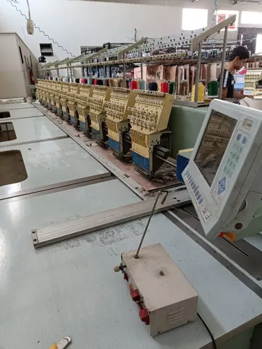 Máquina de bordar 12 cabeças 2013 DMP tudo funcionando 