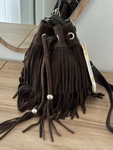 Bolsa saco em camurça com franjas - estilo boho, nova com etiqueta