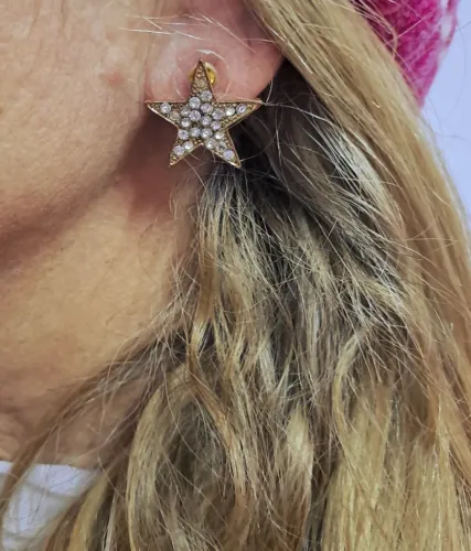 Par de Brincos Feminino - Estrelas Douradas Cravejadas de Cristais