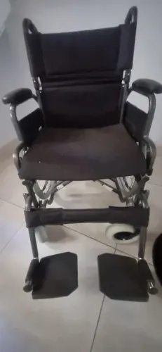 CADEIRA DE RODAS