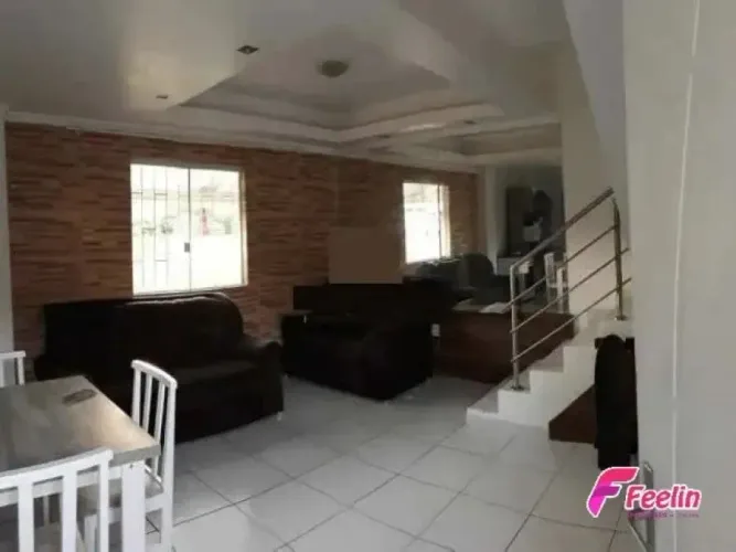 Duplex com 4 dormitórios (1 suíte), escritório e vista para praia e outras belezas naturai