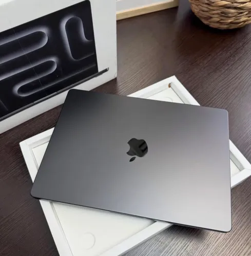 MacBook Pro M3 Pro 16.2