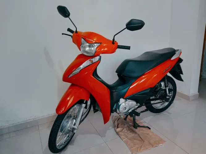 Honda Biz 110i 2023 com 6000 km Zerada