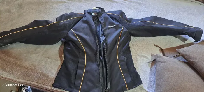 Jaqueta de Moto Zeline Preta com Detalhes Amarelos
