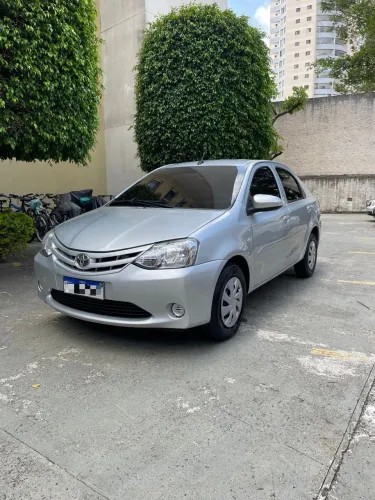 Etios Sedan 1.5 Completo (particular)