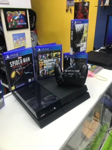 Playstation 4 com 1 jogo de. Futebol fifa. 18 