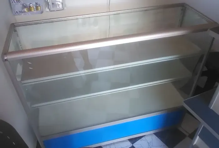 Balcão expositor de vidro