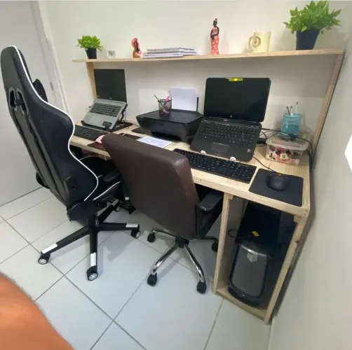 Escrivaninha Funcional com Prateleira