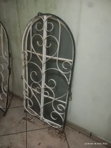 Janela colonial em ferro 