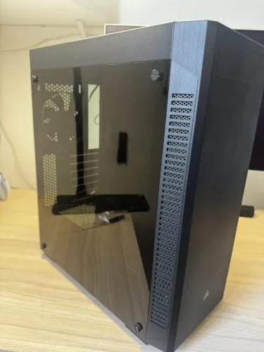 Gabinete Corsair 110R, Mid Tower, ATX, Lateral em Vidro Temperado, Com FAN