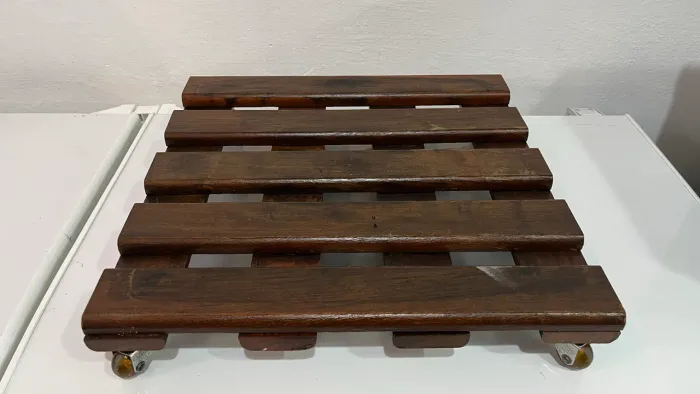 Suporte p/vaso de planta em madeira maciça (Ipê) 48x48