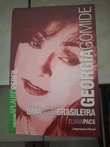 Livro de Giorgia Gomide