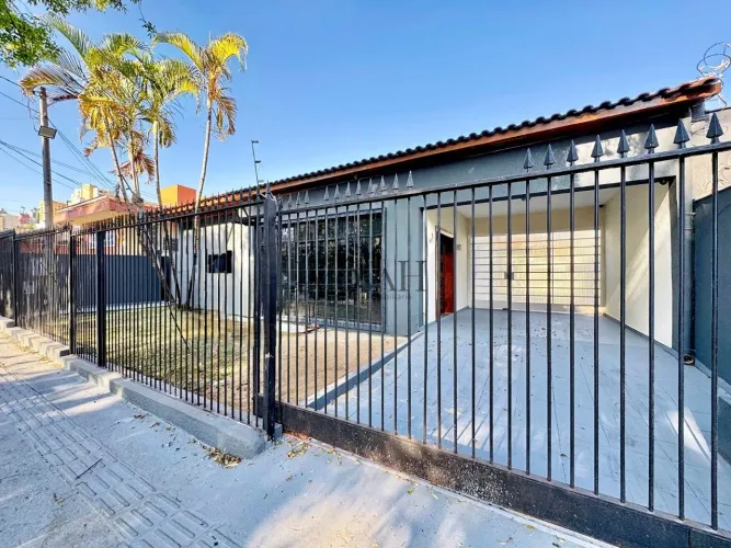 Casa Comercial Premium no Centro de Londrina - Zoneamento ZC-1 - 525m² de Terreno com 8 Va
