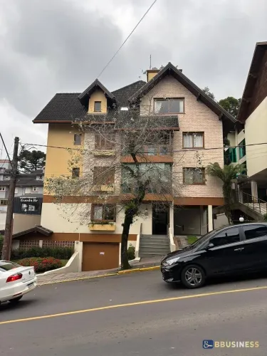 Apartamento à venda com 3 dormitórios, sendo 1 suíte, 1 vaga, Centro, Gramado, RS