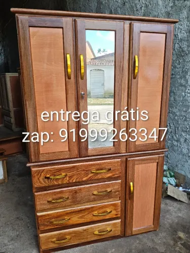 Guarda roupa de madeira com espelho entrega grátis.