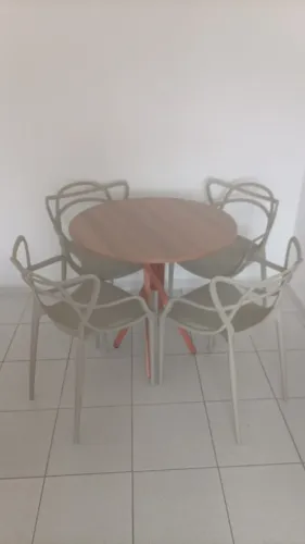 Mesa de jantar com 4 cadeiras