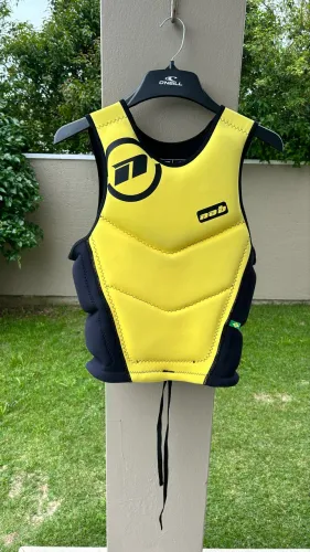 Colete Nob Big Surf - Tamanho M - R$ 950