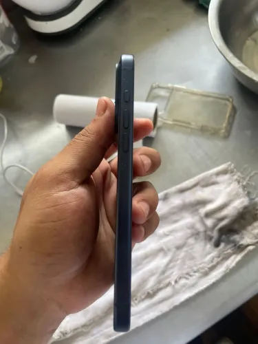 VENDO IPHONE 17 PRO MAX 256 GB DETALHE DE USO DE OXIDAÇÃO AO LADO DA CÂMERA