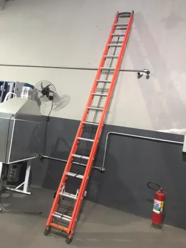 Escada Extensível 4,50 x 7,80m em Fibra de Vidro 25 degraus WBERTOLO-EAFV25