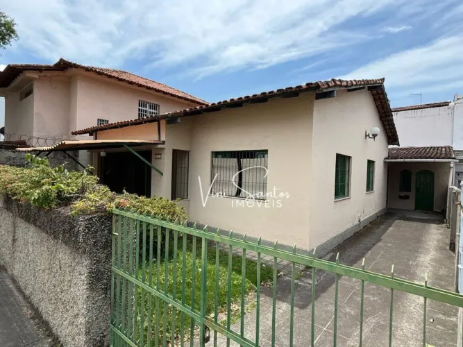À venda | Centro de Vila Velha | 266m² de terreno | aprox. 100m² de construção | R$ 880.00