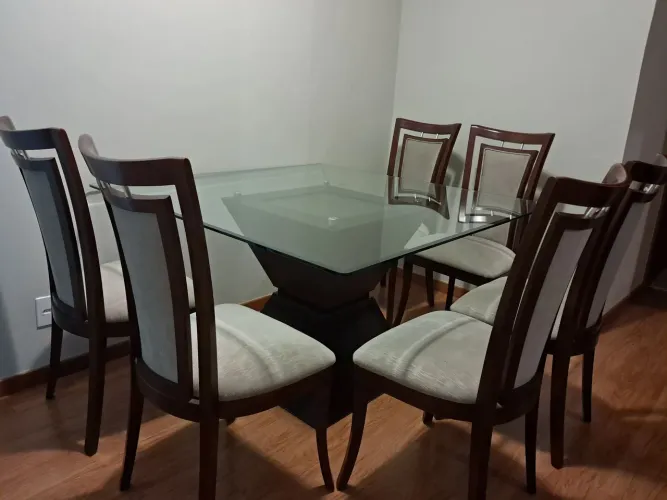 Mesa Quadrada de Vidro com 6 cadeiras