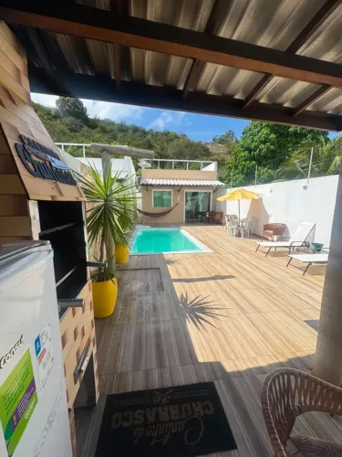 Casa com piscina e churrasqueira a 1,8km da praia de jaua linha verde . Para o réveillon 