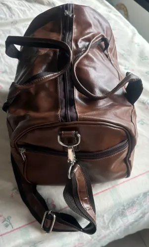 Bolsa de viagem, com alça p usar também a tiracolo