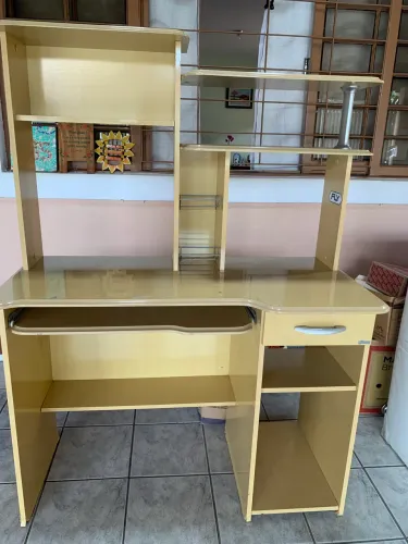 Escrivaninha de computador 
