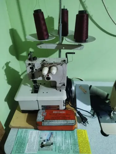 MÁQUINA DE COSTURA GALONEIRA