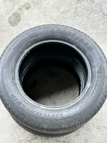pneus 205/65/16 de SUV