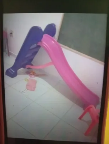 Escorregador infantil rosa