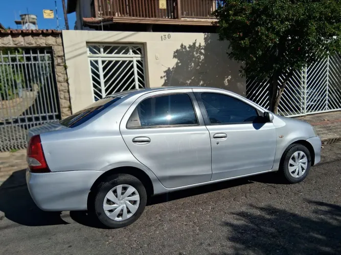 Toyota Etios XS Sedan 1.5 Flex 16V 4P Mec. 2013