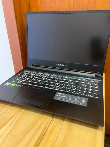 Notebook Gamer Gigabyte G5 KC (I5 10500H + RTX 3060 + Tela 240Hz)