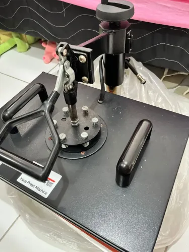 Máquina de estampar caneca junto com máquina de estampar camisa 
