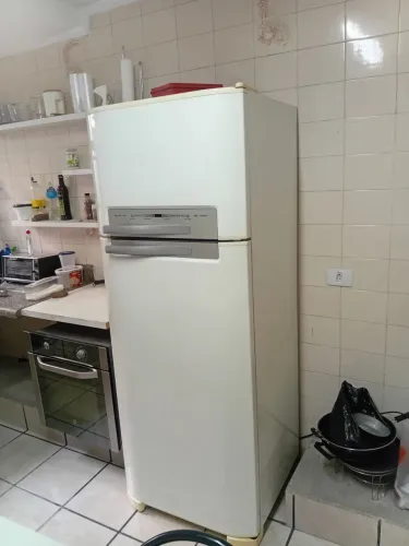 Vendo geladeira DF 48 semi nova