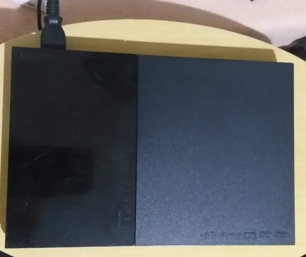 PlayStation 2 slim SCPH90010 - U/C com defeito.