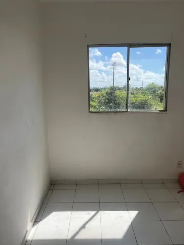 Quarto sem mobília / Parque Petrópolis 3