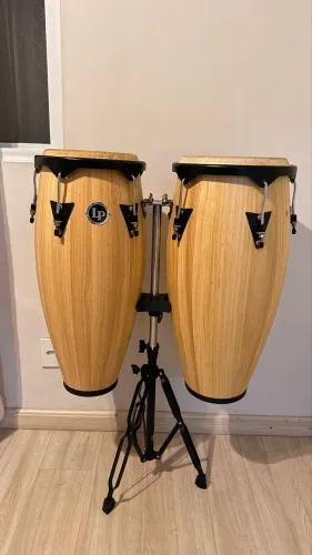 Par de congas 10 e 11 polegadas com estante dupla 