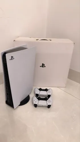 Ps5 semi novo com 2 controles 667 Gb 