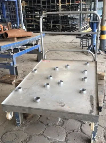 CARRINHO INOX NÃO FERROSO 1,50 COMP X 0,96 LARG X 53,8 KG   