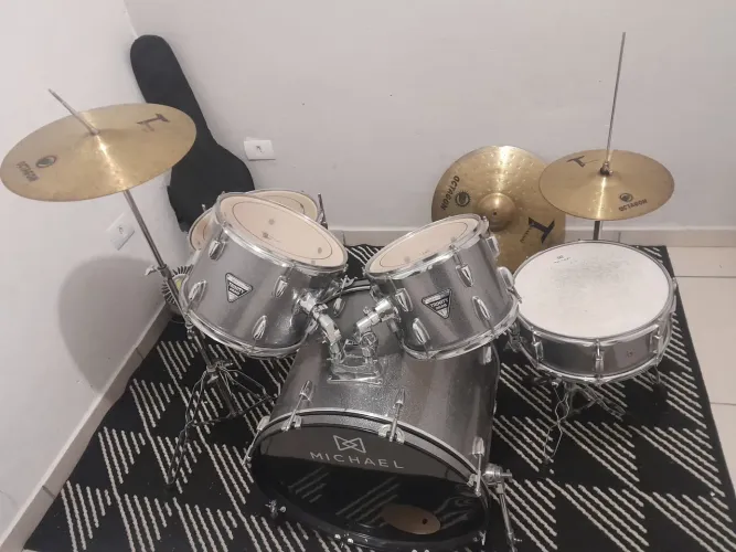 Bateria completa Michael usada em perfeito estado