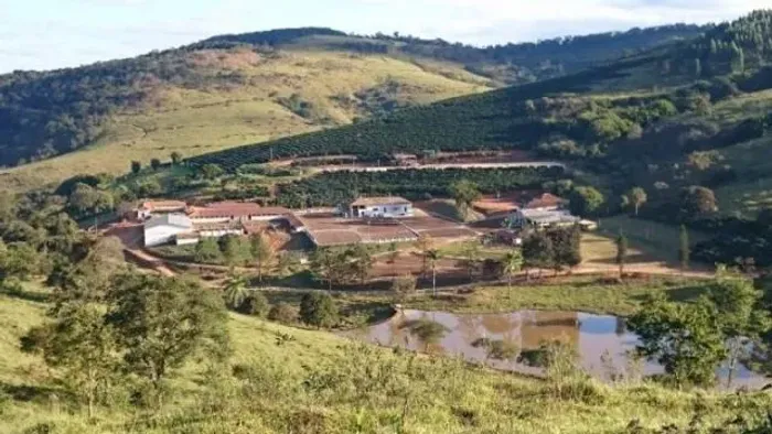 Fazenda 300 Alqueires, Rica em Água com 10 Represas e Nascentes, 900 Mil Pés de Café, Past