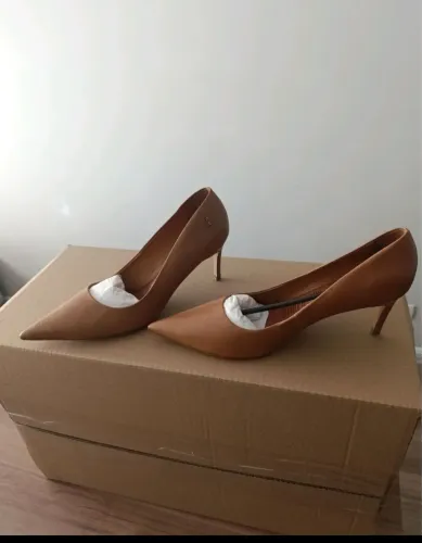 Scarpin couro soft caramelo 
