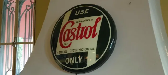 Luminoso antigo Castrol