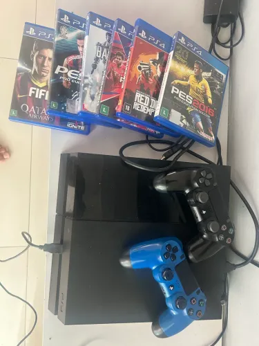 Ps4 com dois controles e jogos 